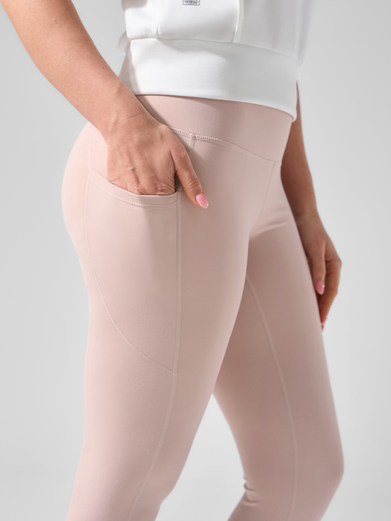 Elyra – Leggings Moldeador Cintura Alta con Bolsillos